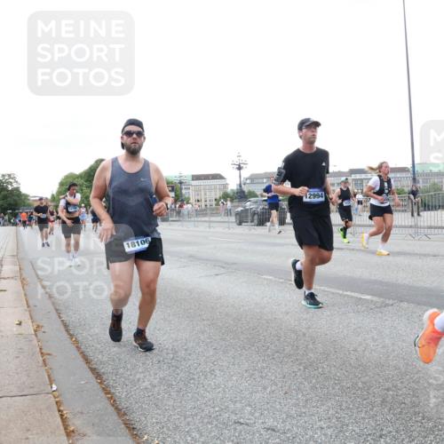 29.06.2025 - hella hamburg halbmarathon Lena Gebhardt http://msf.ph/oto/8422864 29.06.2025 10:52:54 Lombardsbrücke 16794, 18106, 12994, 773, 1369, 1826, 2146, 2291, 2362, 2420, 2528, 2701, 2983, 2988, 3140, 3227, 3787, 4591, 4626, 4729, 5360, 6135, 6521, 7032, 7511, 7681, 7737, 8641, 9068, 9070, 9103, 9545, 10055, 10080, 10392, 10417, 10568, 10600, 10661, 10879, 10928, 10981, 11297, 11520, 11524, 11919, 12127, 12128, 12994, 13489, 13916, 13917, 14009, 14765, 14807, 14977, 14979, 16137 meine-sportfotos.de