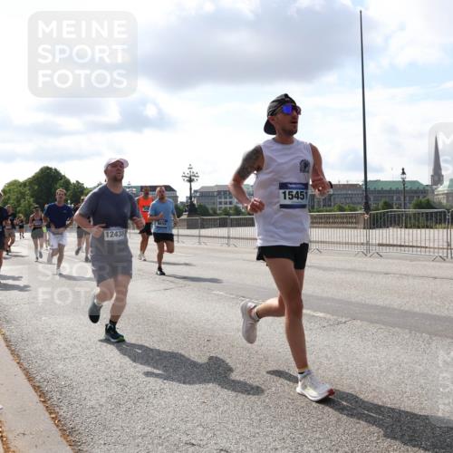 29.06.2025 - hella hamburg halbmarathon Lena Gebhardt http://msf.ph/oto/8422870 29.06.2025 09:52:02 Lombardsbrücke 12438, 9659, 15451, 1057, 1312, 1353, 1520, 1569, 1604, 1631, 1763, 1903, 2653, 2880, 3305, 3437, 3618, 3697, 4634, 4843, 4865, 4991, 5014, 5047, 5129, 5231, 5336, 5690, 5987, 6373, 6490, 6700, 6705, 6711, 6770, 7092, 7105, 7185, 7710, 8074, 8346, 8359, 8564, 8871, 8900, 9114, 9348, 9358, 9444, 9547, 9659, 10319, 10375, 10480, 10493, 10669, 10691, 10934, 10978, 11021, 11417, 11714, 11821, 12438, 12623, 12711, 13728 meine-sportfotos.de