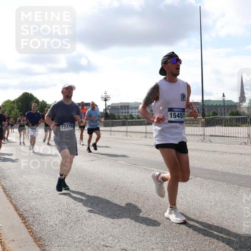29.06.2025 - hella hamburg halbmarathon Lena Gebhardt http://msf.ph/oto/8422886 29.06.2025 09:52:02 Lombardsbrücke 12438, 15451, 0000000, 1057, 1312, 1353, 1520, 1569, 1604, 1631, 1763, 1903, 2653, 2880, 3305, 3437, 3618, 3697, 4634, 4843, 4865, 4991, 5014, 5047, 5129, 5231, 5336, 5690, 5987, 6373, 6490, 6700, 6705, 6711, 6770, 7092, 7105, 7185, 7710, 8074, 8346, 8359, 8564, 8871, 8900, 9114, 9348, 9358, 9444, 9547, 9659, 10319, 10375, 10480, 10493, 10669, 10691, 10934, 10978, 11021, 11417, 11714, 11821, 12438, 12623, 12711, 13728 meine-sportfotos.de