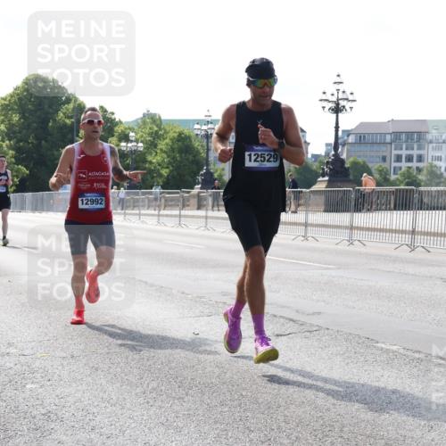 29.06.2025 - hella hamburg halbmarathon Lena Gebhardt http://msf.ph/oto/8422895 29.06.2025 09:42:53 Lombardsbrücke 9097, 4338, 1199, 12341, 12992, 12529, 2618, 4338, 5301, 5612, 7331, 7855, 9097, 9269, 9385, 10468, 11078, 11228, 11994, 12341, 12360, 12529, 12992, 13346, 13872, 13913, 14728, 14753, 14836, 15253, 16615, 17614, 18037, 18740, 19041, 19042, 19050, 19076, 19078 meine-sportfotos.de