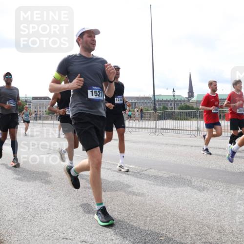 29.06.2025 - hella hamburg halbmarathon Lena Gebhardt http://msf.ph/oto/8422930 29.06.2025 10:18:51 Lombardsbrücke 19130, 15402, 1, 1521, 1234, 3592, 3591, 1234, 1349, 1521, 1718, 1755, 1820, 2096, 2703, 2781, 2802, 2821, 3026, 3105, 3118, 3202, 3529, 3591, 3592, 3631, 4123, 4383, 4718, 4802, 4845, 5049, 5264, 5266, 5323, 5834, 5910, 6194, 6249, 6332, 6413, 6482, 6533, 6736, 7051, 7121, 7160, 7214, 7252, 7454, 8341, 8665, 8780, 9222, 9270, 9272, 9276, 9505, 9549, 9586, 9658, 9748, 9756, 9757, 10037, 10172, 10467, 10502, 10659, 10687, 10816, 12541, 12548, 12552, 12703, 13341 meine-sportfotos.de