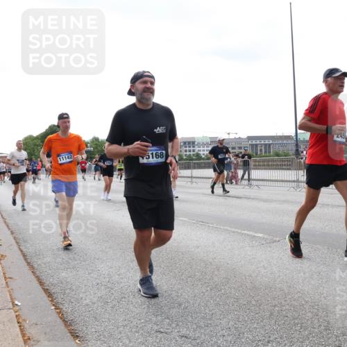 29.06.2025 - hella hamburg halbmarathon Lena Gebhardt http://msf.ph/oto/8422935 29.06.2025 10:43:04 Lombardsbrücke 11142, 3764, 5168, 1149, 1467, 1656, 1788, 1816, 1878, 1964, 2103, 2158, 2267, 2361, 2401, 2450, 2509, 2940, 2941, 2971, 3074, 3238, 3283, 3329, 3378, 3518, 3638, 3764, 4056, 4092, 4105, 4177, 4302, 4334, 4385, 4680, 5067, 5268, 5417, 5610, 5720, 5755, 5967, 6120, 6764, 7043, 7461, 7513, 7872, 8161, 8184, 8435, 8529, 8795, 8991, 9072, 9304, 9378, 9644, 9976, 10008, 10180, 10454, 10697, 11142, 11710, 12151, 12441, 13049, 13241 meine-sportfotos.de