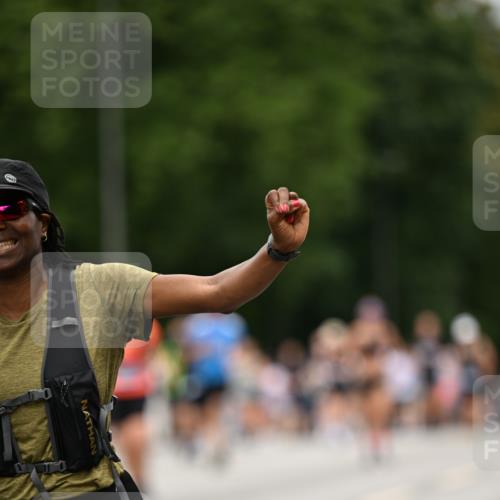 29.06.2025 - hella hamburg halbmarathon Dr. Thomas Lammeyer http://msf.ph/oto/8422943 29.06.2025 10:48:29 Kennedybrücke 1026, 1095, 1400, 1459, 1802, 1804, 2073, 2258, 2674, 2733, 3065, 3597, 4636, 4866, 4968, 5001, 5127, 5192, 5201, 5355, 5649, 5902, 5905, 6226, 6334, 6931, 7197, 8058, 8504, 8591, 8870, 9879, 10006, 10097, 10220, 10285, 10553, 11093 meine-sportfotos.de