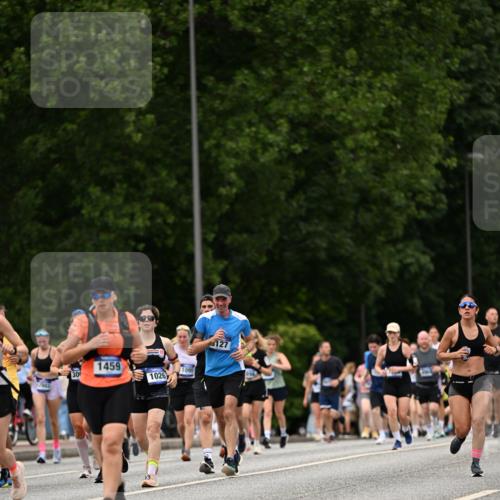 29.06.2025 - hella hamburg halbmarathon Dr. Thomas Lammeyer http://msf.ph/oto/8422965 29.06.2025 10:48:30 Kennedybrücke 1026, 1095, 1400, 1459, 1802, 1804, 2073, 2258, 2674, 2733, 3065, 3597, 4636, 4866, 4968, 5001, 5127, 5192, 5201, 5355, 5649, 5902, 5905, 6226, 6334, 6931, 7197, 7489, 8058, 8504, 8591, 8870, 9331, 9879, 10006, 10097, 10220, 10285, 10553, 11093 meine-sportfotos.de
