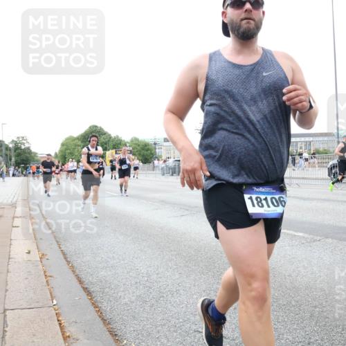29.06.2025 - hella hamburg halbmarathon Lena Gebhardt http://msf.ph/oto/8422969 29.06.2025 10:52:55 Lombardsbrücke 16794, 18106, 140, 1369, 1826, 2146, 2291, 2362, 2420, 2528, 2701, 2983, 2988, 3140, 3227, 3787, 4591, 4626, 4729, 5360, 6135, 6521, 7032, 7511, 7681, 7737, 8641, 9068, 9070, 9103, 9545, 10055, 10080, 10392, 10417, 10568, 10600, 10661, 10879, 10928, 10981, 11520, 11524, 11919, 12127, 12128, 12994, 13489, 13916, 13917, 14009, 14765, 14807, 14977, 14979, 16137 meine-sportfotos.de