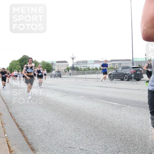 29.06.2025 - hella hamburg halbmarathon Lena Gebhardt http://msf.ph/oto/8422994 29.06.2025 10:52:56 Lombardsbrücke 16794, 4591, 1369, 1826, 2146, 2291, 2362, 2420, 2528, 2701, 2983, 2988, 3140, 3227, 3787, 4591, 4626, 4729, 5360, 6135, 6521, 7032, 7511, 7681, 7737, 8641, 9068, 9070, 9103, 9545, 10055, 10080, 10392, 10417, 10568, 10600, 10661, 10879, 10928, 10981, 11520, 11524, 11919, 12127, 12128, 12994, 13489, 13916, 13917, 14009, 14038, 14765, 14807, 14977, 14979, 16137 meine-sportfotos.de