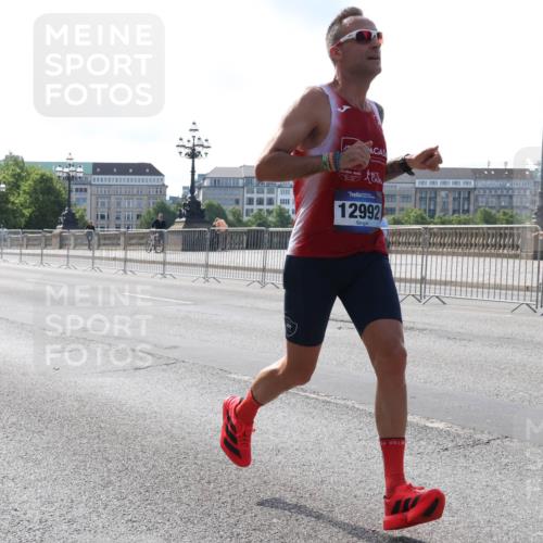 29.06.2025 - hella hamburg halbmarathon Lena Gebhardt http://msf.ph/oto/8423012 29.06.2025 09:42:55 Lombardsbrücke 2341, 12992, 4338, 5301, 5612, 7331, 7855, 9097, 9269, 9385, 10468, 11078, 11228, 11994, 12341, 12360, 12529, 12992, 13346, 13872, 13913, 14728, 14753, 14836, 16615, 17614, 18037, 18740, 19041, 19042, 19050, 19076, 19078 meine-sportfotos.de