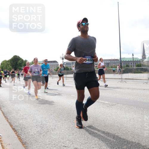 29.06.2025 - hella hamburg halbmarathon Lena Gebhardt http://msf.ph/oto/8423017 29.06.2025 10:18:52 Lombardsbrücke 19130, 5264, 5402, 1234, 1349, 1521, 1718, 1755, 1820, 2096, 2703, 2781, 2802, 2821, 3026, 3105, 3118, 3202, 3529, 3591, 3592, 3631, 4123, 4383, 4718, 4802, 4845, 5034, 5049, 5098, 5264, 5266, 5323, 5834, 5910, 6194, 6249, 6332, 6413, 6477, 6482, 6533, 6736, 7051, 7121, 7160, 7214, 7252, 7454, 8341, 8665, 8780, 9270, 9272, 9276, 9505, 9549, 9586, 9652, 9658, 9748, 9756, 9757, 10037, 10172, 10467, 10502, 10687, 10816, 12541, 12548, 12552, 12703 meine-sportfotos.de