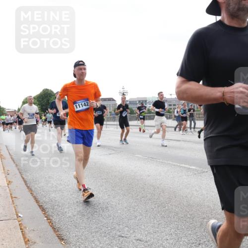 29.06.2025 - hella hamburg halbmarathon Lena Gebhardt http://msf.ph/oto/8423019 29.06.2025 10:43:04 Lombardsbrücke 5067, 11142, 3764, 08, 1149, 1467, 1656, 1788, 1816, 1878, 1964, 2103, 2158, 2267, 2361, 2401, 2450, 2509, 2940, 2941, 2971, 3074, 3238, 3283, 3329, 3378, 3518, 3638, 3764, 4056, 4092, 4105, 4177, 4302, 4334, 4385, 4680, 5067, 5268, 5417, 5610, 5720, 5755, 5967, 6120, 6764, 7043, 7461, 7513, 7872, 8161, 8184, 8435, 8529, 8795, 8991, 9072, 9304, 9378, 9644, 9976, 10008, 10180, 10454, 10697, 11142, 11710, 12151, 12441, 13049, 13241 meine-sportfotos.de