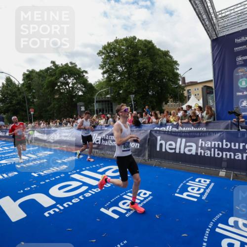 29.06.2025 - hella hamburg halbmarathon Zöllner http://msf.ph/oto/8423027 29.06.2025 10:32:51 Ziel 6358, 7965, 8062, 13686, 14028, 15054, 16425, 17151, 18687 meine-sportfotos.de