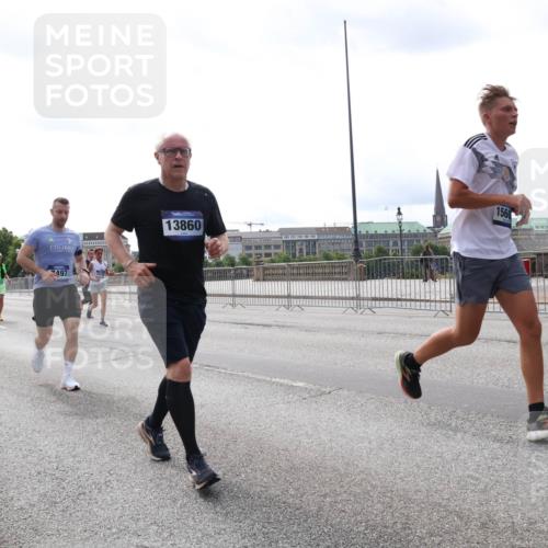 29.06.2025 - hella hamburg halbmarathon Lena Gebhardt http://msf.ph/oto/8423031 29.06.2025 10:28:06 Lombardsbrücke 497, 13860, 1560, 1148, 2080, 3389, 3445, 5177, 5369, 5604, 5847, 6214, 6632, 7497, 7667, 7764, 7978, 8085, 8215, 8327, 9567, 9653, 9654, 9688, 10412, 10413, 11692, 11739, 12780, 12823, 12842, 13043, 13045, 13296, 13568, 13678, 13860, 14017, 14155, 14206, 15123, 15607, 15608, 16569, 16804, 16838, 18256, 18301, 18626 meine-sportfotos.de