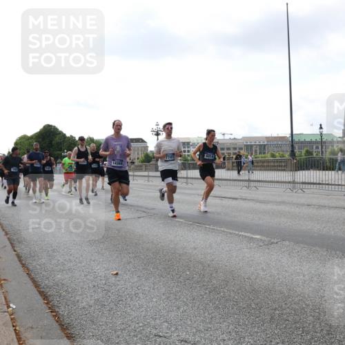 29.06.2025 - hella hamburg halbmarathon Lena Gebhardt http://msf.ph/oto/8423036 29.06.2025 10:06:05 Lombardsbrücke 7741, 1304, 14369, 5361, 6014, 1229, 1245, 1448, 1766, 1830, 1842, 2471, 2540, 3062, 3461, 3929, 4169, 4542, 4868, 5431, 5762, 6014, 6314, 7138, 7741, 8051, 8316, 8894, 8909, 9339, 9361, 9477, 9917, 10781, 10791, 10998, 13042, 13054, 13481, 13863, 14369, 14987, 15113, 15145, 15229, 15462, 15537, 15766, 15772, 16441, 16687, 17239, 17731, 17740, 17746, 17885, 18768, 18857, 18966, 18973, 19248 meine-sportfotos.de
