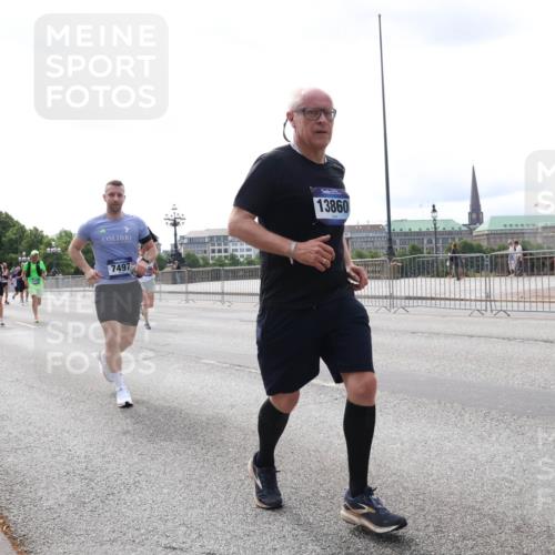 29.06.2025 - hella hamburg halbmarathon Lena Gebhardt http://msf.ph/oto/8423044 29.06.2025 10:28:06 Lombardsbrücke 7497, 13860, 1148, 2080, 3389, 3445, 5177, 5369, 5604, 5847, 6214, 6632, 7497, 7667, 7764, 7978, 8085, 8215, 8327, 9567, 9653, 9654, 9688, 10412, 10413, 11692, 11739, 12780, 12823, 12842, 13043, 13045, 13296, 13568, 13678, 13860, 14017, 14155, 14206, 15123, 15607, 15608, 16569, 16804, 16838, 18256, 18301, 18626 meine-sportfotos.de