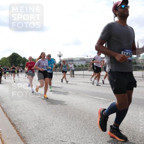 29.06.2025 - hella hamburg halbmarathon Lena Gebhardt http://msf.ph/oto/8423053 29.06.2025 10:18:53 Lombardsbrücke 5266, 19130, 5264, 1540, 1234, 1349, 1521, 1718, 1755, 1820, 2096, 2703, 2781, 2802, 2821, 3026, 3105, 3118, 3202, 3529, 3591, 3592, 3631, 4123, 4383, 4718, 4802, 4845, 5034, 5049, 5098, 5264, 5266, 5323, 5834, 5910, 6194, 6249, 6332, 6413, 6477, 6482, 6533, 6736, 7051, 7121, 7160, 7214, 7252, 7454, 8341, 8665, 8780, 9270, 9272, 9276, 9505, 9549, 9586, 9652, 9658, 9748, 9756, 9757, 10037, 10172, 10467, 10502, 10687, 10816, 12541, 12548, 12552, 12703 meine-sportfotos.de
