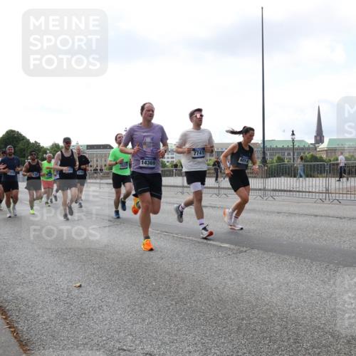 29.06.2025 - hella hamburg halbmarathon Lena Gebhardt http://msf.ph/oto/8423054 29.06.2025 10:06:06 Lombardsbrücke 7741, 6014, 14369, 15229, 41, 1229, 1245, 1448, 1766, 1830, 1842, 2471, 2540, 3062, 3461, 3929, 4169, 4542, 4666, 4868, 5431, 5762, 6014, 6314, 7138, 7741, 8051, 8316, 8894, 8909, 9339, 9361, 9477, 9917, 10781, 10791, 10998, 13042, 13054, 13481, 13863, 14369, 14987, 15113, 15145, 15229, 15462, 15537, 15766, 15772, 16441, 16687, 17239, 17731, 17740, 17746, 17885, 18042, 18768, 18857, 18966, 18973 meine-sportfotos.de