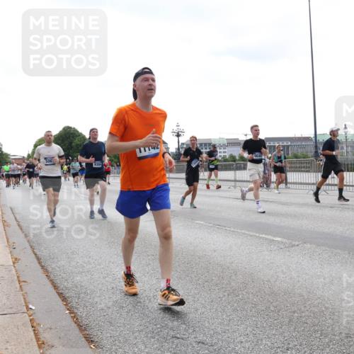 29.06.2025 - hella hamburg halbmarathon Lena Gebhardt http://msf.ph/oto/8423058 29.06.2025 10:43:05 Lombardsbrücke 506, 9304, 1149, 1155, 1467, 1656, 1788, 1816, 1878, 1964, 2103, 2158, 2267, 2361, 2401, 2450, 2509, 2940, 2941, 2971, 3074, 3238, 3283, 3329, 3378, 3518, 3638, 3764, 4056, 4092, 4105, 4177, 4302, 4334, 4385, 4680, 5067, 5268, 5417, 5610, 5720, 5755, 5967, 6120, 6764, 7043, 7461, 7513, 7872, 8161, 8184, 8435, 8795, 8991, 9072, 9304, 9378, 9644, 9976, 10008, 10180, 10454, 10697, 11142, 11710, 12151, 12441, 13049, 13241 meine-sportfotos.de