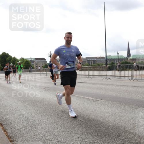 29.06.2025 - hella hamburg halbmarathon Lena Gebhardt http://msf.ph/oto/8423060 29.06.2025 10:28:07 Lombardsbrücke 7497, 1148, 2080, 3389, 3445, 5177, 5369, 5604, 5847, 6632, 7497, 7667, 7764, 7978, 8085, 8215, 8327, 9567, 9653, 9654, 9688, 10412, 10413, 11692, 11739, 12780, 12823, 12842, 13043, 13045, 13296, 13568, 13678, 13860, 14017, 14155, 15123, 15607, 15608, 16569, 16804, 16838, 18256, 18301, 18604, 18626 meine-sportfotos.de