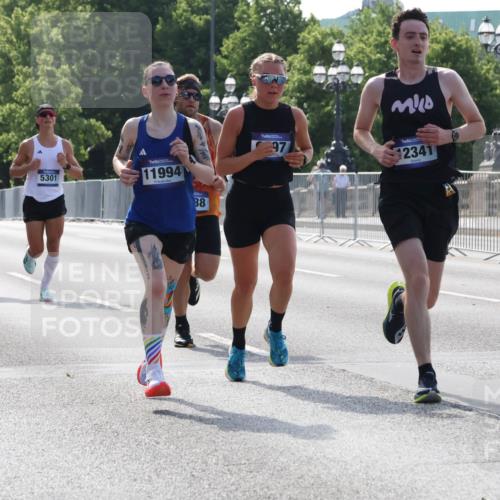 29.06.2025 - hella hamburg halbmarathon Lena Gebhardt http://msf.ph/oto/8423062 29.06.2025 09:42:56 Lombardsbrücke 18037, 14728, 5301, 11994, 38, 97, 2341, 4338, 5301, 5612, 7331, 7855, 9097, 9269, 9385, 10468, 11078, 11228, 11994, 12341, 12360, 12529, 12992, 13346, 13872, 13913, 14728, 14753, 14836, 16615, 17614, 18037, 18740, 19041, 19042, 19050, 19076, 19078 meine-sportfotos.de