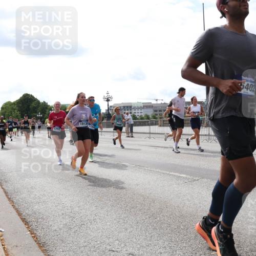 29.06.2025 - hella hamburg halbmarathon Lena Gebhardt http://msf.ph/oto/8423068 29.06.2025 10:18:53 Lombardsbrücke 19130, 5264, 2731, 5402, 1234, 1349, 1521, 1718, 1755, 1820, 2096, 2703, 2781, 2802, 2821, 3026, 3105, 3118, 3202, 3529, 3591, 3592, 3631, 4123, 4383, 4718, 4802, 4845, 5034, 5049, 5098, 5264, 5266, 5323, 5834, 5910, 6194, 6249, 6332, 6413, 6477, 6482, 6533, 6736, 7051, 7121, 7160, 7214, 7252, 7454, 8341, 8665, 8780, 9270, 9272, 9276, 9505, 9549, 9586, 9652, 9658, 9748, 9756, 9757, 10037, 10172, 10467, 10502, 10687, 10816, 12541, 12548, 12552, 12703 meine-sportfotos.de