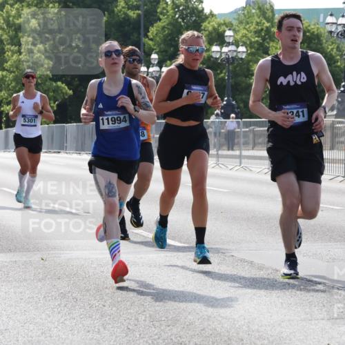 29.06.2025 - hella hamburg halbmarathon Lena Gebhardt http://msf.ph/oto/8423077 29.06.2025 09:42:57 Lombardsbrücke 14728, 18037, 5301, 11994, 8, 341, 4338, 5301, 5612, 7331, 7855, 9097, 9269, 9385, 10468, 11078, 11228, 11994, 12341, 12360, 12529, 12992, 13346, 13872, 13913, 14728, 14753, 14836, 16615, 17614, 18037, 18740, 19041, 19042, 19050, 19076, 19078 meine-sportfotos.de