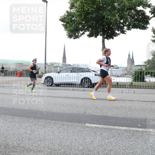 29.06.2025 - hella hamburg halbmarathon Lena Gebhardt http://msf.ph/oto/8423087 29.06.2025 10:52:57 Lombardsbrücke 1369, 1826, 2146, 2291, 2362, 2420, 2701, 2983, 2988, 3140, 3227, 3787, 4591, 4626, 4729, 5360, 5428, 6135, 6521, 7032, 7511, 7681, 7737, 8641, 9068, 9070, 9545, 10055, 10392, 10417, 10568, 10600, 10661, 10879, 10928, 10981, 11520, 11524, 11919, 12127, 12128, 12994, 13489, 13916, 13917, 14009, 14038, 14765, 14807, 14977, 14979, 16137 meine-sportfotos.de