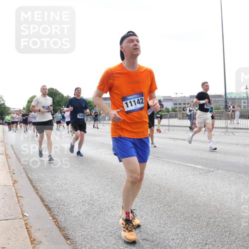 29.06.2025 - hella hamburg halbmarathon Lena Gebhardt http://msf.ph/oto/8423101 29.06.2025 10:43:05 Lombardsbrücke 067, 9304, 11142, 1304, 7043, 1149, 1155, 1467, 1656, 1788, 1816, 1878, 1964, 2103, 2158, 2267, 2361, 2401, 2450, 2509, 2940, 2941, 2971, 3074, 3238, 3283, 3329, 3378, 3518, 3638, 3764, 4056, 4092, 4105, 4177, 4302, 4334, 4385, 4680, 5067, 5268, 5417, 5610, 5720, 5755, 5967, 6120, 6764, 7043, 7461, 7513, 7872, 8161, 8184, 8435, 8795, 8991, 9072, 9304, 9378, 9644, 9976, 10008, 10180, 10454, 10697, 11142, 11710, 12151, 12441, 13049, 13241 meine-sportfotos.de