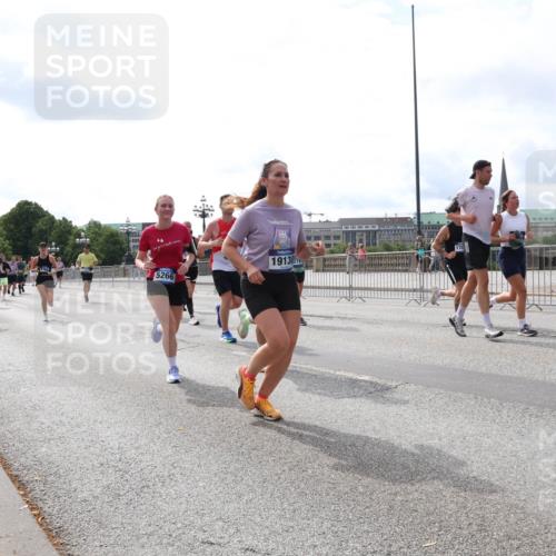 29.06.2025 - hella hamburg halbmarathon Lena Gebhardt http://msf.ph/oto/8423111 29.06.2025 10:18:53 Lombardsbrücke 2703, 5266, 19130278, 1234, 1349, 1521, 1718, 1755, 1820, 2096, 2703, 2781, 2802, 2821, 3026, 3105, 3118, 3202, 3529, 3591, 3592, 3631, 4123, 4383, 4718, 4802, 4845, 5034, 5049, 5098, 5264, 5266, 5323, 5834, 5910, 6194, 6249, 6332, 6413, 6477, 6482, 6533, 6736, 7051, 7121, 7160, 7214, 7252, 7454, 8341, 8665, 8780, 9270, 9272, 9276, 9505, 9549, 9586, 9652, 9658, 9748, 9756, 9757, 10037, 10172, 10467, 10502, 10687, 10816, 12541, 12548, 12552, 12703 meine-sportfotos.de