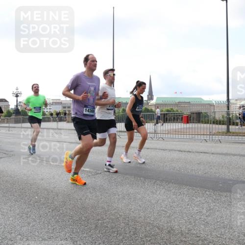 29.06.2025 - hella hamburg halbmarathon Lena Gebhardt http://msf.ph/oto/8423118 29.06.2025 10:06:06 Lombardsbrücke 9361, 16441, 1876, 6014, 15229, 14369, 1229, 1245, 1448, 1766, 1830, 1842, 2471, 2540, 3062, 3461, 3929, 4169, 4542, 4666, 4868, 5431, 5762, 6014, 6314, 7138, 7741, 8051, 8316, 8894, 8909, 9339, 9361, 9477, 9917, 10781, 10791, 10998, 13042, 13054, 13481, 13863, 14369, 14987, 15113, 15145, 15229, 15462, 15537, 15766, 15772, 16441, 16687, 17239, 17731, 17740, 17746, 17885, 18042, 18768, 18857, 18966, 18973 meine-sportfotos.de