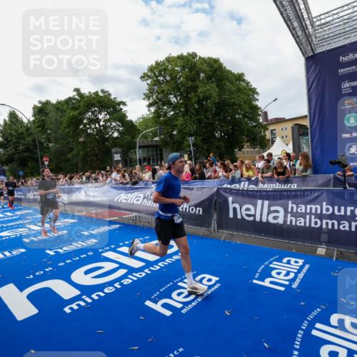 29.06.2025 - hella hamburg halbmarathon Zöllner http://msf.ph/oto/8423121 29.06.2025 10:32:56 Ziel 4463, 4749, 6358, 10453, 12290, 13686, 16425, 18687, 19059 meine-sportfotos.de