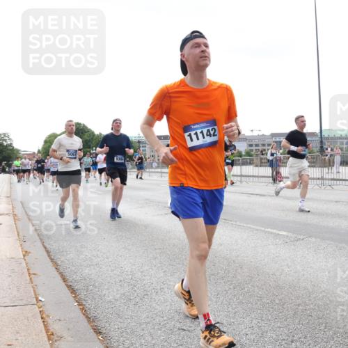 29.06.2025 - hella hamburg halbmarathon Lena Gebhardt http://msf.ph/oto/8423123 29.06.2025 10:43:05 Lombardsbrücke 5067, 9304, 11142, 7043, 1149, 1155, 1467, 1656, 1788, 1816, 1878, 1964, 2103, 2158, 2267, 2361, 2401, 2450, 2509, 2940, 2941, 2971, 3074, 3238, 3283, 3329, 3378, 3518, 3638, 3764, 4056, 4092, 4105, 4177, 4302, 4334, 4385, 4680, 5067, 5268, 5417, 5610, 5720, 5755, 5967, 6120, 6764, 7043, 7461, 7513, 7872, 8161, 8184, 8435, 8795, 8991, 9072, 9304, 9378, 9644, 9976, 10008, 10180, 10454, 10697, 11142, 11710, 12151, 12441, 13049, 13241 meine-sportfotos.de