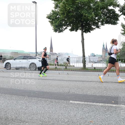 29.06.2025 - hella hamburg halbmarathon Lena Gebhardt http://msf.ph/oto/8423131 29.06.2025 10:52:57 Lombardsbrücke 1369, 1826, 2146, 2291, 2362, 2420, 2701, 2983, 2988, 3140, 3227, 3787, 4591, 4626, 4729, 5360, 5428, 6135, 6521, 7032, 7511, 7681, 7737, 8641, 9068, 9070, 9545, 10055, 10392, 10417, 10568, 10600, 10661, 10879, 10928, 10981, 11520, 11524, 11919, 12127, 12128, 12994, 13489, 13916, 13917, 14009, 14038, 14765, 14807, 14977, 14979, 16137 meine-sportfotos.de
