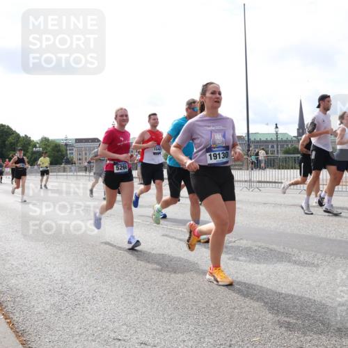 29.06.2025 - hella hamburg halbmarathon Lena Gebhardt http://msf.ph/oto/8423139 29.06.2025 10:18:54 Lombardsbrücke 2703, 5266, 10467, 19130, 1234, 1349, 1521, 1718, 1755, 1820, 2096, 2703, 2781, 2802, 2821, 3026, 3105, 3118, 3202, 3529, 3591, 3592, 3631, 4123, 4383, 4718, 4802, 4845, 5034, 5049, 5098, 5264, 5266, 5323, 5834, 5910, 6194, 6249, 6332, 6413, 6477, 6482, 6533, 6736, 7051, 7121, 7160, 7214, 7252, 7454, 8341, 8665, 8780, 9270, 9272, 9276, 9505, 9549, 9586, 9652, 9658, 9748, 9756, 9757, 10037, 10172, 10467, 10502, 10687, 10816, 12541, 12548, 12552, 12703 meine-sportfotos.de
