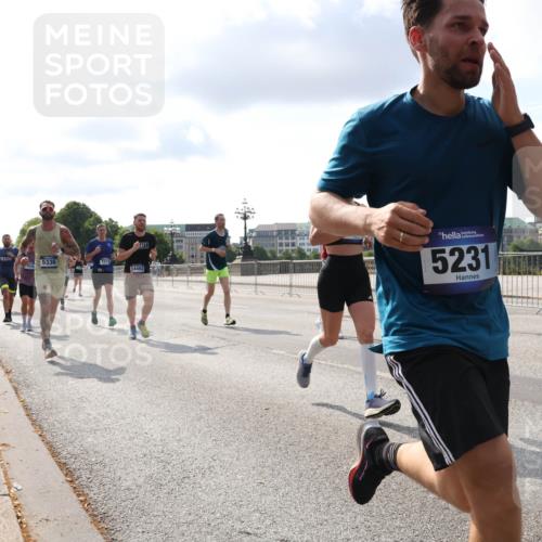 29.06.2025 - hella hamburg halbmarathon Lena Gebhardt http://msf.ph/oto/8423145 29.06.2025 09:52:06 Lombardsbrücke 5231, 8504, 5336, 2710, 14462, 1057, 1139, 1312, 1353, 1468, 1569, 1604, 1631, 1763, 1903, 2653, 3305, 3437, 3618, 3697, 3852, 4865, 4871, 4915, 4991, 5014, 5047, 5129, 5231, 5336, 5690, 5987, 6373, 6490, 6700, 6705, 6711, 6770, 7092, 7185, 7710, 8074, 8346, 8359, 8564, 8900, 9114, 9348, 9358, 9444, 9547, 9659, 10319, 10375, 10493, 10669, 10691, 10934, 10978, 11021, 11062, 11495, 11679, 11714, 11821, 12438, 12623, 12711, 12772, 13728 meine-sportfotos.de