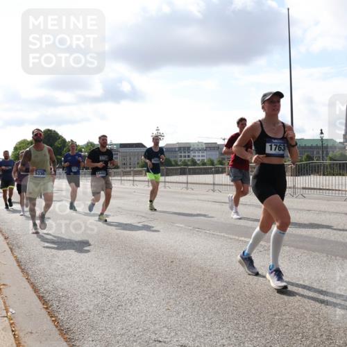 29.06.2025 - hella hamburg halbmarathon Lena Gebhardt http://msf.ph/oto/8423157 29.06.2025 09:52:06 Lombardsbrücke 5336, 14462, 1763, 1057, 1139, 1312, 1353, 1468, 1569, 1604, 1631, 1763, 1903, 2653, 3305, 3437, 3618, 3697, 3852, 4865, 4871, 4915, 4991, 5014, 5047, 5129, 5231, 5336, 5690, 5987, 6373, 6490, 6700, 6705, 6711, 6770, 7092, 7185, 7710, 8074, 8346, 8359, 8564, 8900, 9114, 9348, 9358, 9444, 9547, 9659, 10319, 10375, 10493, 10669, 10691, 10934, 10978, 11021, 11062, 11495, 11679, 11714, 11821, 12438, 12623, 12711, 12772, 13728 meine-sportfotos.de