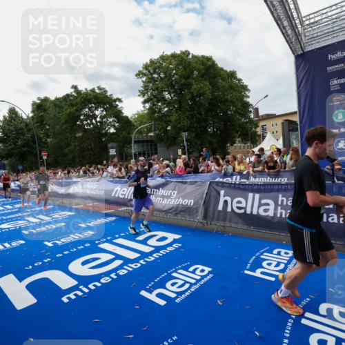 29.06.2025 - hella hamburg halbmarathon Zöllner http://msf.ph/oto/8423159 29.06.2025 10:32:57 Ziel 4463, 4749, 6358, 10453, 12290, 13686, 16425, 18687, 19059 meine-sportfotos.de