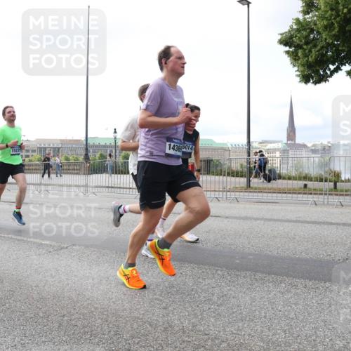 29.06.2025 - hella hamburg halbmarathon Lena Gebhardt http://msf.ph/oto/8423163 29.06.2025 10:06:07 Lombardsbrücke 1522, 16441, 143606014, 1229, 1245, 1448, 1766, 1830, 1842, 2471, 2540, 3062, 3461, 3929, 4169, 4542, 4666, 4868, 5431, 5762, 6014, 6314, 7138, 7741, 8051, 8316, 8894, 8909, 9339, 9361, 9477, 9917, 10781, 10791, 10998, 13042, 13054, 13481, 13863, 14369, 14987, 15113, 15145, 15229, 15462, 15537, 15766, 15772, 16441, 16687, 17239, 17731, 17740, 17746, 17885, 18042, 18768, 18857, 18966, 18973 meine-sportfotos.de