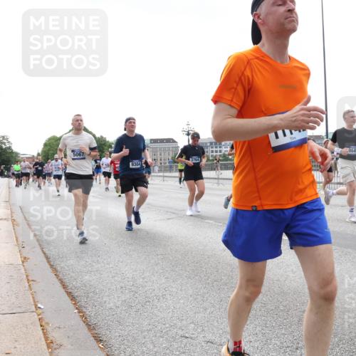 29.06.2025 - hella hamburg halbmarathon Lena Gebhardt http://msf.ph/oto/8423169 29.06.2025 10:43:05 Lombardsbrücke 5067, 9304, 3764, 1149, 1155, 1467, 1656, 1788, 1816, 1878, 1964, 2103, 2158, 2267, 2361, 2401, 2450, 2509, 2940, 2941, 2971, 3074, 3238, 3283, 3329, 3378, 3518, 3638, 3764, 4056, 4092, 4105, 4177, 4302, 4334, 4385, 4680, 5067, 5268, 5417, 5610, 5720, 5755, 5967, 6120, 6764, 7043, 7461, 7513, 7872, 8161, 8184, 8435, 8795, 8991, 9072, 9304, 9378, 9644, 9976, 10008, 10180, 10454, 10697, 11142, 11710, 12151, 12441, 13049, 13241 meine-sportfotos.de