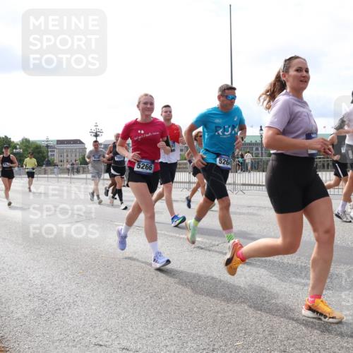29.06.2025 - hella hamburg halbmarathon Lena Gebhardt http://msf.ph/oto/8423170 29.06.2025 10:18:54 Lombardsbrücke 2703, 9549, 7051, 5266, 5264, 1234, 1349, 1521, 1718, 1755, 1820, 2096, 2703, 2781, 2802, 2821, 3026, 3105, 3118, 3202, 3529, 3591, 3592, 3631, 4123, 4383, 4718, 4802, 4845, 5034, 5049, 5098, 5264, 5266, 5323, 5834, 5910, 6194, 6249, 6332, 6413, 6477, 6482, 6533, 6736, 7051, 7121, 7160, 7214, 7252, 7454, 8341, 8665, 8780, 9270, 9272, 9276, 9505, 9549, 9586, 9652, 9658, 9748, 9756, 9757, 10037, 10172, 10467, 10502, 10687, 10816, 12541, 12548, 12552, 12703 meine-sportfotos.de