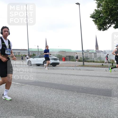29.06.2025 - hella hamburg halbmarathon Lena Gebhardt http://msf.ph/oto/8423176 29.06.2025 10:52:58 Lombardsbrücke 16794, 1369, 1826, 2146, 2291, 2362, 2420, 2701, 2983, 2988, 3140, 3227, 3787, 4591, 4626, 4729, 5360, 5428, 6135, 6521, 7032, 7483, 7511, 7681, 7737, 8641, 9068, 9070, 9545, 10055, 10392, 10417, 10568, 10600, 10661, 10879, 10928, 10981, 11520, 11524, 11919, 12127, 12128, 12994, 13489, 13916, 13917, 14009, 14038, 14765, 14807, 14977, 14979, 16137 meine-sportfotos.de