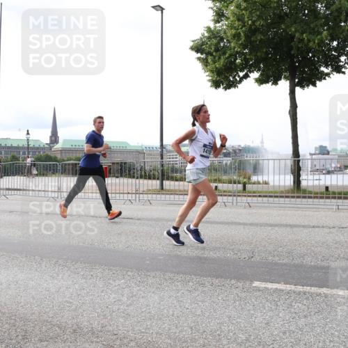 29.06.2025 - hella hamburg halbmarathon Lena Gebhardt http://msf.ph/oto/8423181 29.06.2025 10:28:09 Lombardsbrücke 1415, 1148, 2080, 3389, 3445, 5177, 5369, 5604, 5847, 6632, 7497, 7667, 7978, 8215, 8327, 9567, 9653, 9654, 9688, 11692, 11739, 12780, 12823, 12842, 13043, 13045, 13296, 13400, 13568, 13678, 13860, 14017, 14155, 15123, 15607, 15608, 16569, 16804, 16838, 18256, 18301, 18604, 18626, 19180 meine-sportfotos.de