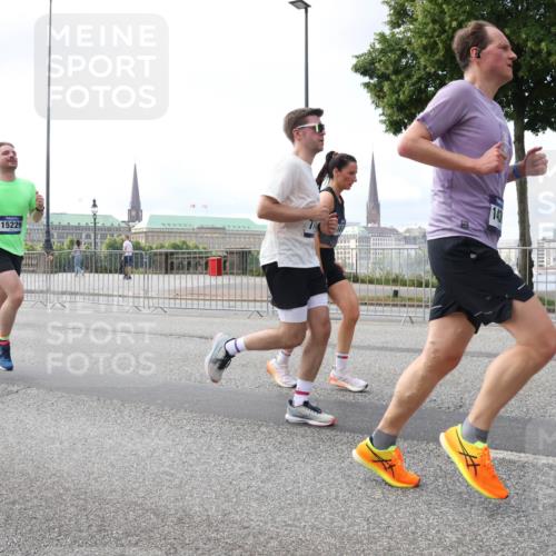 29.06.2025 - hella hamburg halbmarathon Lena Gebhardt http://msf.ph/oto/8423184 29.06.2025 10:06:07 Lombardsbrücke 15229, 1229, 1245, 1448, 1766, 1830, 1842, 2471, 2540, 3062, 3461, 3929, 4169, 4542, 4666, 4868, 5431, 5762, 6014, 6314, 7138, 7741, 8051, 8316, 8894, 8909, 9339, 9361, 9477, 9917, 10781, 10791, 10998, 13042, 13054, 13481, 13863, 14369, 14987, 15113, 15145, 15229, 15462, 15537, 15766, 15772, 16441, 16687, 17239, 17731, 17740, 17746, 17885, 18042, 18768, 18857, 18966, 18973 meine-sportfotos.de