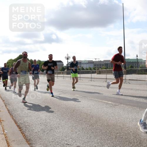 29.06.2025 - hella hamburg halbmarathon Lena Gebhardt http://msf.ph/oto/8423191 29.06.2025 09:52:06 Lombardsbrücke 7710, 14462, 16, 5336, 1057, 1139, 1312, 1353, 1468, 1569, 1604, 1631, 1763, 1903, 2653, 3305, 3437, 3618, 3697, 3852, 4865, 4871, 4915, 4991, 5014, 5047, 5129, 5231, 5336, 5690, 5987, 6373, 6490, 6700, 6705, 6711, 6770, 7092, 7185, 7710, 8074, 8346, 8359, 8564, 8900, 9114, 9348, 9358, 9444, 9547, 9659, 10319, 10375, 10493, 10669, 10691, 10934, 10978, 11021, 11062, 11495, 11679, 11714, 11821, 12438, 12623, 12711, 12772, 13728 meine-sportfotos.de