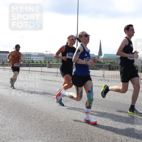 29.06.2025 - hella hamburg halbmarathon Lena Gebhardt http://msf.ph/oto/8423193 29.06.2025 09:42:59 Lombardsbrücke 5301, 4338, 9097, 1100, 4338, 5301, 5612, 7331, 7855, 9097, 9269, 9385, 10468, 11078, 11228, 11994, 12341, 12360, 12529, 12992, 13346, 13872, 13913, 14728, 14753, 14836, 16615, 17614, 18037, 18740, 19041, 19042, 19050, 19076, 19078 meine-sportfotos.de