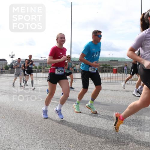 29.06.2025 - hella hamburg halbmarathon Lena Gebhardt http://msf.ph/oto/8423197 29.06.2025 10:18:54 Lombardsbrücke 8780, 5266, 526, 19130, 1234, 1349, 1521, 1718, 1755, 1820, 2096, 2703, 2781, 2802, 2821, 3026, 3105, 3118, 3202, 3529, 3591, 3592, 3631, 4123, 4383, 4718, 4802, 4845, 5034, 5049, 5098, 5264, 5266, 5323, 5834, 5910, 6194, 6249, 6332, 6413, 6477, 6482, 6533, 6736, 7051, 7121, 7160, 7214, 7252, 7454, 8341, 8665, 8780, 9270, 9272, 9276, 9505, 9549, 9586, 9652, 9658, 9748, 9756, 9757, 10037, 10172, 10467, 10502, 10687, 10816, 12541, 12548, 12552, 12703 meine-sportfotos.de