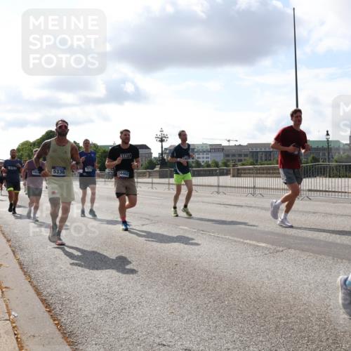 29.06.2025 - hella hamburg halbmarathon Lena Gebhardt http://msf.ph/oto/8423201 29.06.2025 09:52:06 Lombardsbrücke 1654, 5336, 7710, 14462, 1057, 1139, 1312, 1353, 1468, 1569, 1604, 1631, 1763, 1903, 2653, 3305, 3437, 3618, 3697, 3852, 4865, 4871, 4915, 4991, 5014, 5047, 5129, 5231, 5336, 5690, 5987, 6373, 6490, 6700, 6705, 6711, 6770, 7092, 7185, 7710, 8074, 8346, 8359, 8564, 8900, 9114, 9348, 9358, 9444, 9547, 9659, 10319, 10375, 10493, 10669, 10691, 10934, 10978, 11021, 11062, 11495, 11679, 11714, 11821, 12438, 12623, 12711, 12772, 13728 meine-sportfotos.de