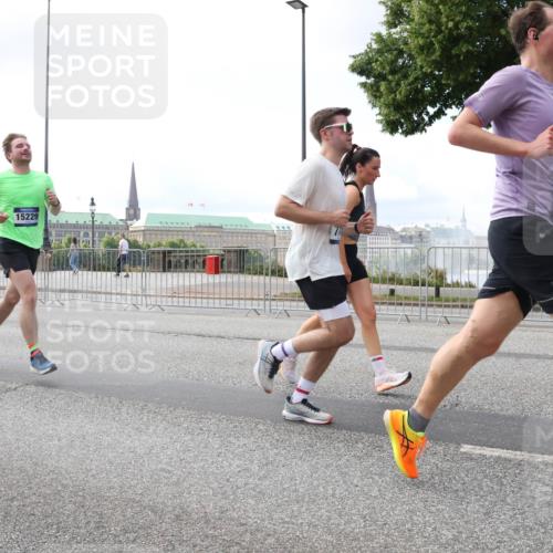 29.06.2025 - hella hamburg halbmarathon Lena Gebhardt http://msf.ph/oto/8423209 29.06.2025 10:06:07 Lombardsbrücke 15229, 143, 1229, 1245, 1448, 1766, 1830, 1842, 2471, 2540, 3062, 3461, 3929, 4169, 4542, 4666, 4868, 5431, 5762, 6014, 6314, 7138, 7741, 8051, 8316, 8894, 8909, 9339, 9361, 9477, 9917, 10781, 10791, 10998, 13042, 13054, 13481, 13863, 14369, 14987, 15113, 15145, 15229, 15462, 15537, 15766, 15772, 16441, 16687, 17239, 17731, 17740, 17746, 17885, 18042, 18768, 18857, 18966, 18973 meine-sportfotos.de