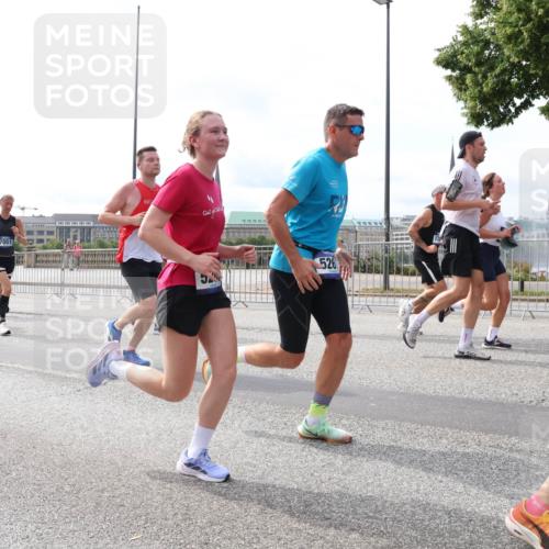29.06.2025 - hella hamburg halbmarathon Lena Gebhardt http://msf.ph/oto/8423211 29.06.2025 10:18:55 Lombardsbrücke 9549, 7051, 526, 1234, 1349, 1521, 1718, 1755, 1820, 2096, 2703, 2781, 2802, 2821, 3026, 3105, 3118, 3202, 3529, 3591, 3592, 3631, 4123, 4383, 4718, 4802, 4845, 5034, 5049, 5098, 5264, 5266, 5323, 5429, 5834, 5910, 6194, 6249, 6332, 6413, 6477, 6482, 6533, 6736, 7051, 7121, 7160, 7214, 7252, 7454, 8341, 8665, 8780, 9270, 9272, 9276, 9505, 9549, 9586, 9652, 9658, 9748, 9756, 9757, 10037, 10172, 10467, 10502, 10687, 10816, 12541, 12548, 12552, 12703 meine-sportfotos.de