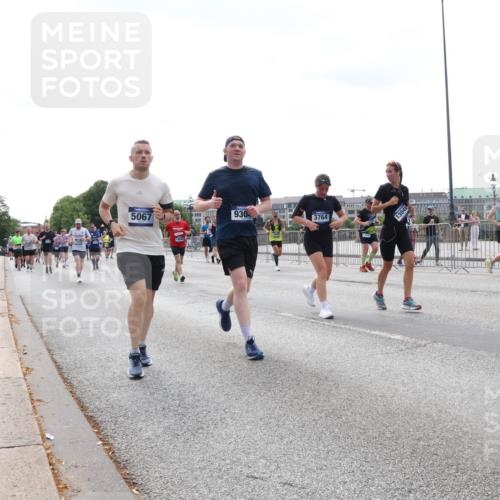 29.06.2025 - hella hamburg halbmarathon Lena Gebhardt http://msf.ph/oto/8423232 29.06.2025 10:43:06 Lombardsbrücke 5067, 930, 3764, 13049, 1149, 1155, 1467, 1656, 1788, 1816, 1878, 1964, 2103, 2158, 2267, 2361, 2401, 2450, 2509, 2940, 2941, 2971, 3074, 3238, 3283, 3329, 3378, 3518, 3638, 3764, 4056, 4092, 4105, 4177, 4302, 4334, 4385, 4680, 5067, 5268, 5610, 5720, 5755, 5967, 6120, 6440, 6764, 7043, 7461, 7513, 7872, 8161, 8184, 8435, 8795, 8991, 9072, 9304, 9378, 9644, 9976, 10008, 10180, 10697, 11142, 11710, 12151, 12441, 13049, 13241 meine-sportfotos.de