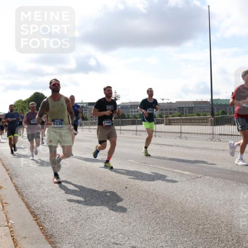 29.06.2025 - hella hamburg halbmarathon Lena Gebhardt http://msf.ph/oto/8423234 29.06.2025 09:52:07 Lombardsbrücke 5336, 14462, 1057, 1139, 1312, 1353, 1468, 1569, 1604, 1631, 1763, 1903, 2653, 3305, 3437, 3618, 3697, 3852, 4565, 4865, 4871, 4915, 4991, 5014, 5047, 5129, 5231, 5336, 5690, 5987, 6373, 6490, 6700, 6705, 6711, 6770, 7092, 7185, 7710, 8074, 8346, 8359, 8564, 8900, 9114, 9348, 9358, 9444, 9547, 9659, 10319, 10375, 10493, 10669, 10691, 10741, 10934, 10978, 11021, 11062, 11495, 11679, 11714, 11821, 12438, 12623, 12711, 12772, 13728 meine-sportfotos.de
