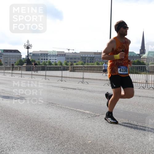 29.06.2025 - hella hamburg halbmarathon Lena Gebhardt http://msf.ph/oto/8423236 29.06.2025 09:43:00 Lombardsbrücke 14728, 5301, 4338, 4338, 5301, 5612, 7331, 7855, 9097, 9269, 9385, 9565, 10468, 10867, 11078, 11228, 11994, 12341, 12360, 12529, 12992, 13346, 13872, 13913, 14728, 14753, 14757, 14836, 16615, 17614, 18037, 18328, 18693, 18695, 18740, 18989, 19041, 19042, 19050, 19076, 19078 meine-sportfotos.de
